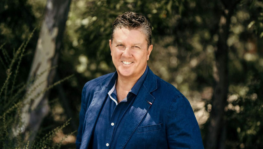 How can Australia’s mid-sized defence manufacturers work with or compete with the primes?