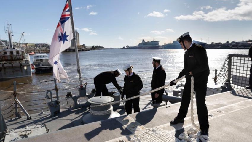 HMAS Melbourne visits Devonport for the last time