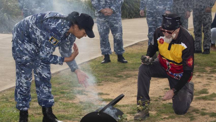 Yarning circles bring Indigenous culture to ADF recruit training