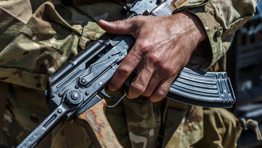 AK-47_kalashnikov_soldier_dc.jpg