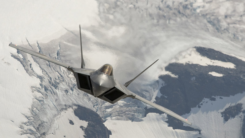 F-22_Raptor_Alaska_Front_on.jpg