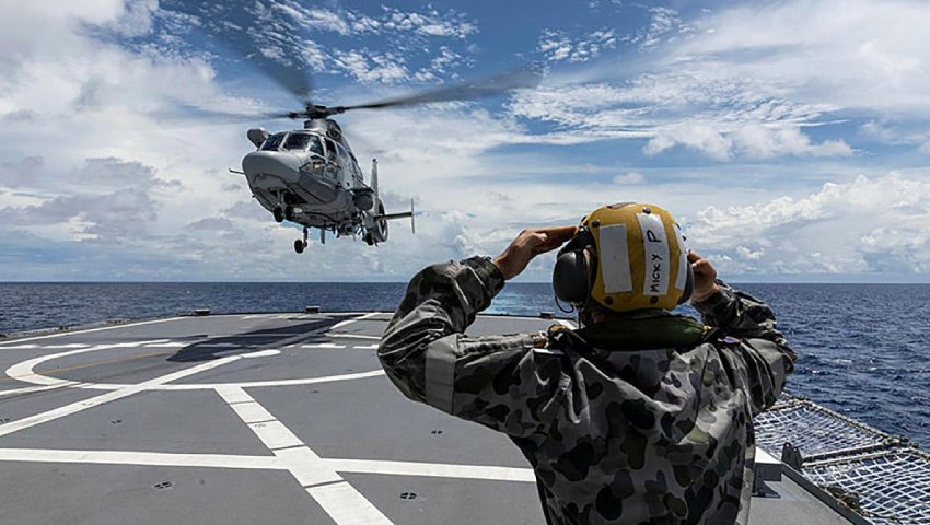 French-Navy-helicopter_HMAS-Parramatta-dc.jpg