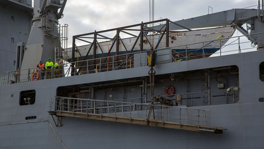 HMAS Choules delivers Mistral II to Hobart