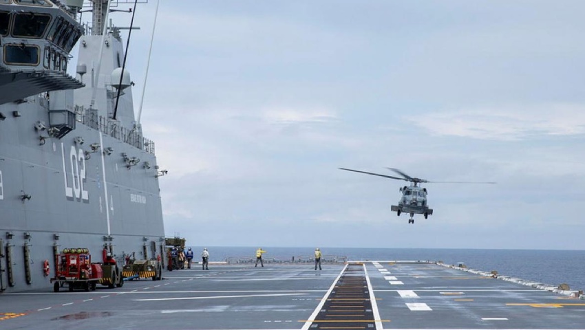 MH-60R_HMAS-Canberra_dc.jpg