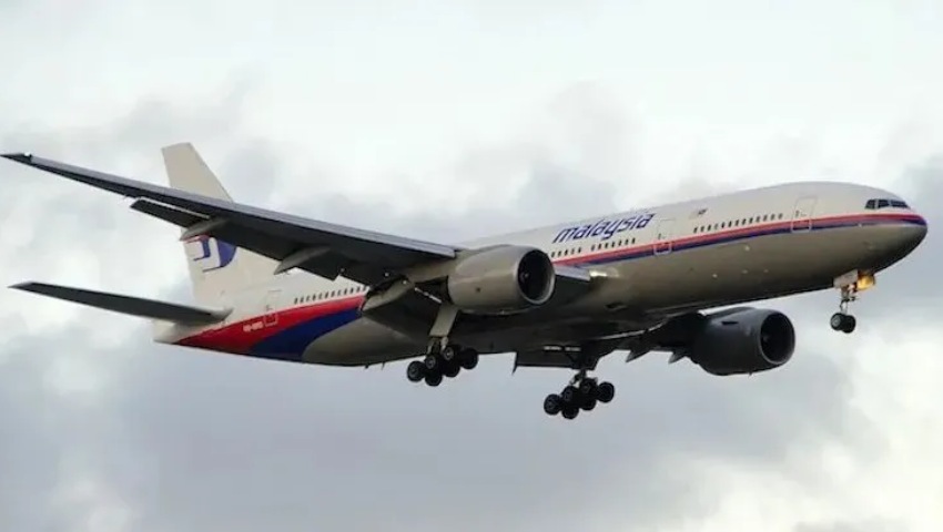 Malaysian_Airlines_airplane_dc.jpg