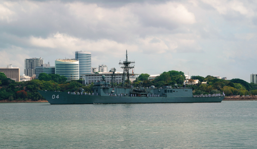 HMAS-Darwin-in-Darwin.jpg