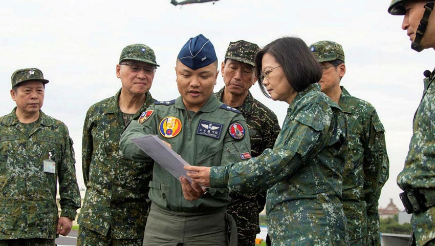US defies China, approves $600m arms sale to Taiwan