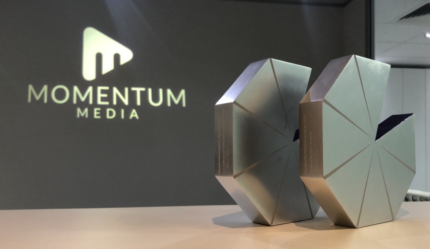 momentum logo award