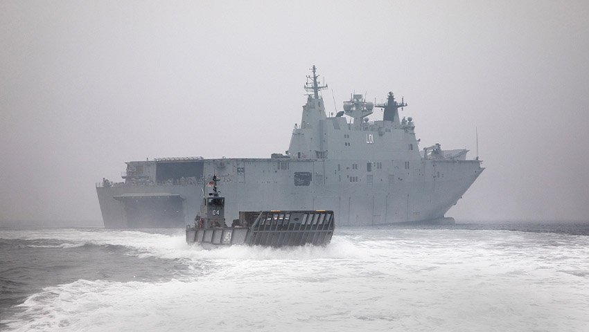 HMAS_Adelaide_Mallacoota_61b3.jpg